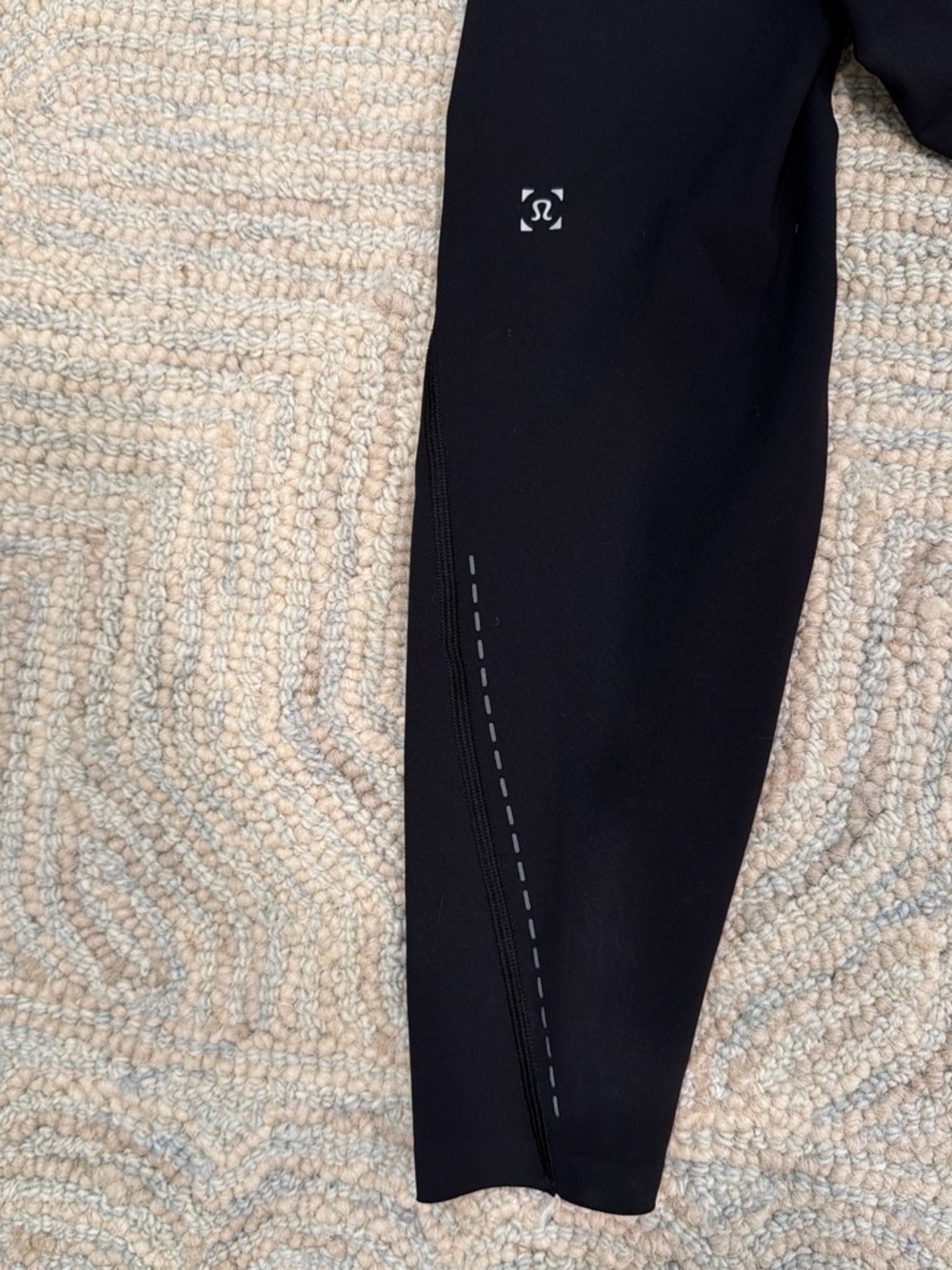 Men's Lululemon Black Performance Tights - Reflective Detail - Picture 4 of 9